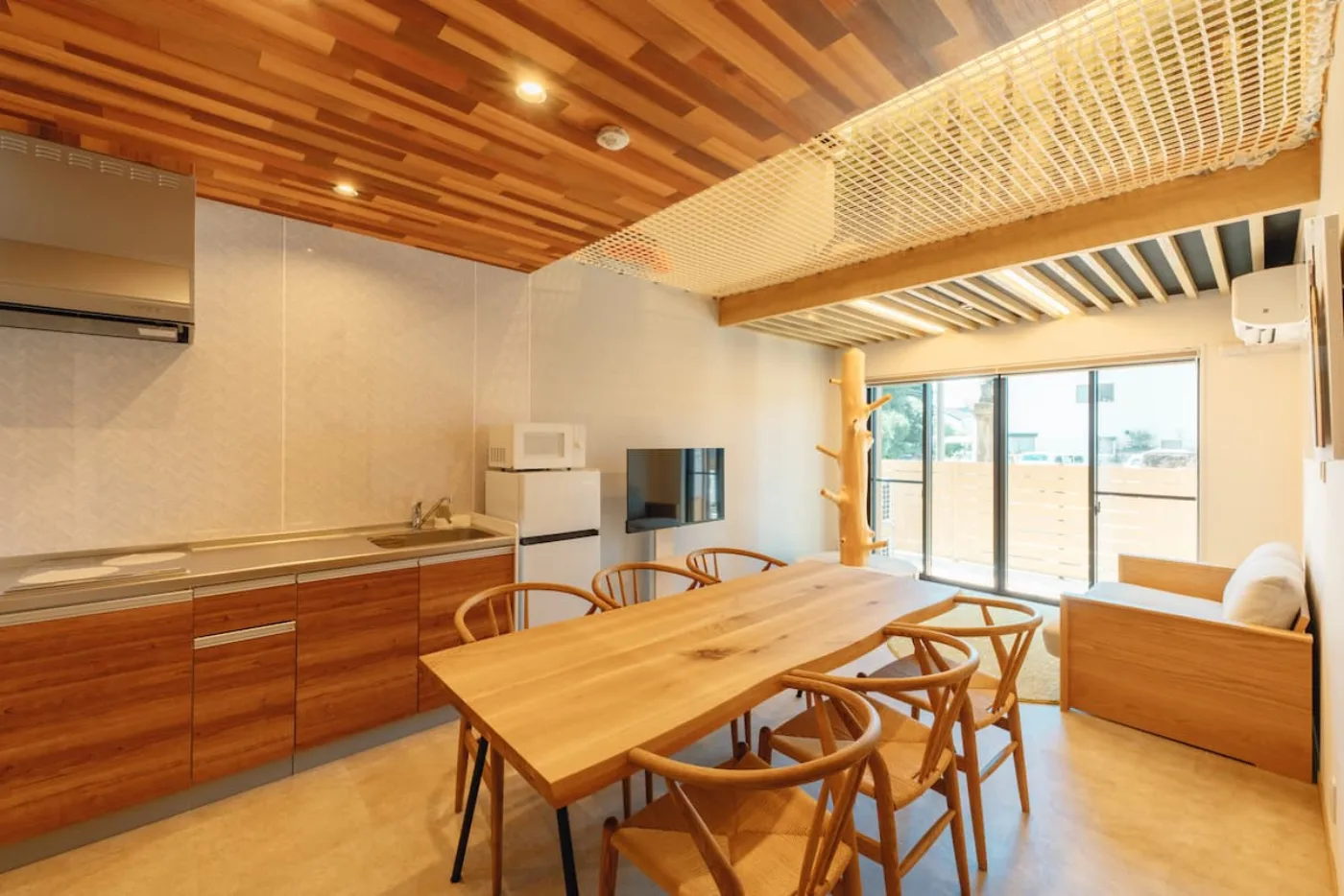 YR treehouse kumamoto 木質公寓內部